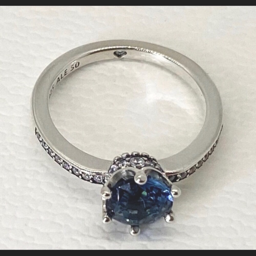 Pandora blue sparkling crown ring
